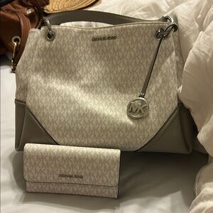 Michael Kors White and Gray Women's Bag Set